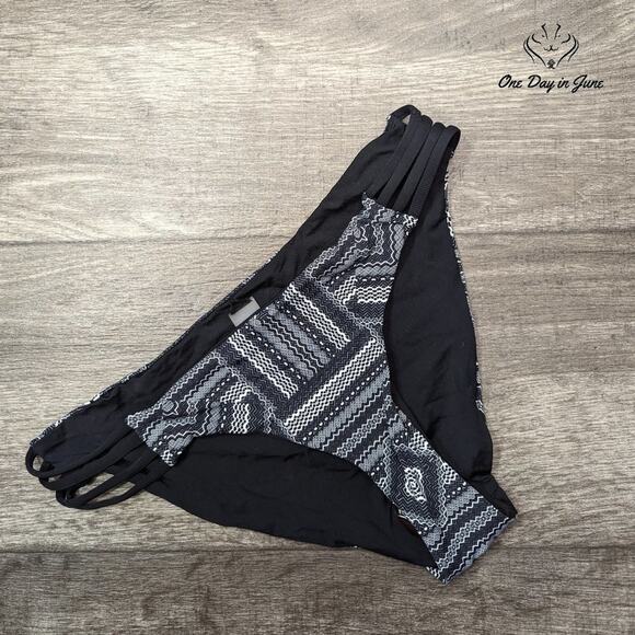 TiniBikini Strappy Side Bikini Bottom Size M - Picture 1 of 4